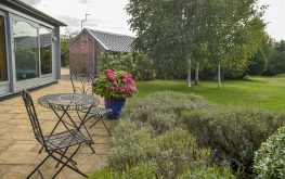 Great outdoor space for private meetings, a unique meeting space in wiltshire